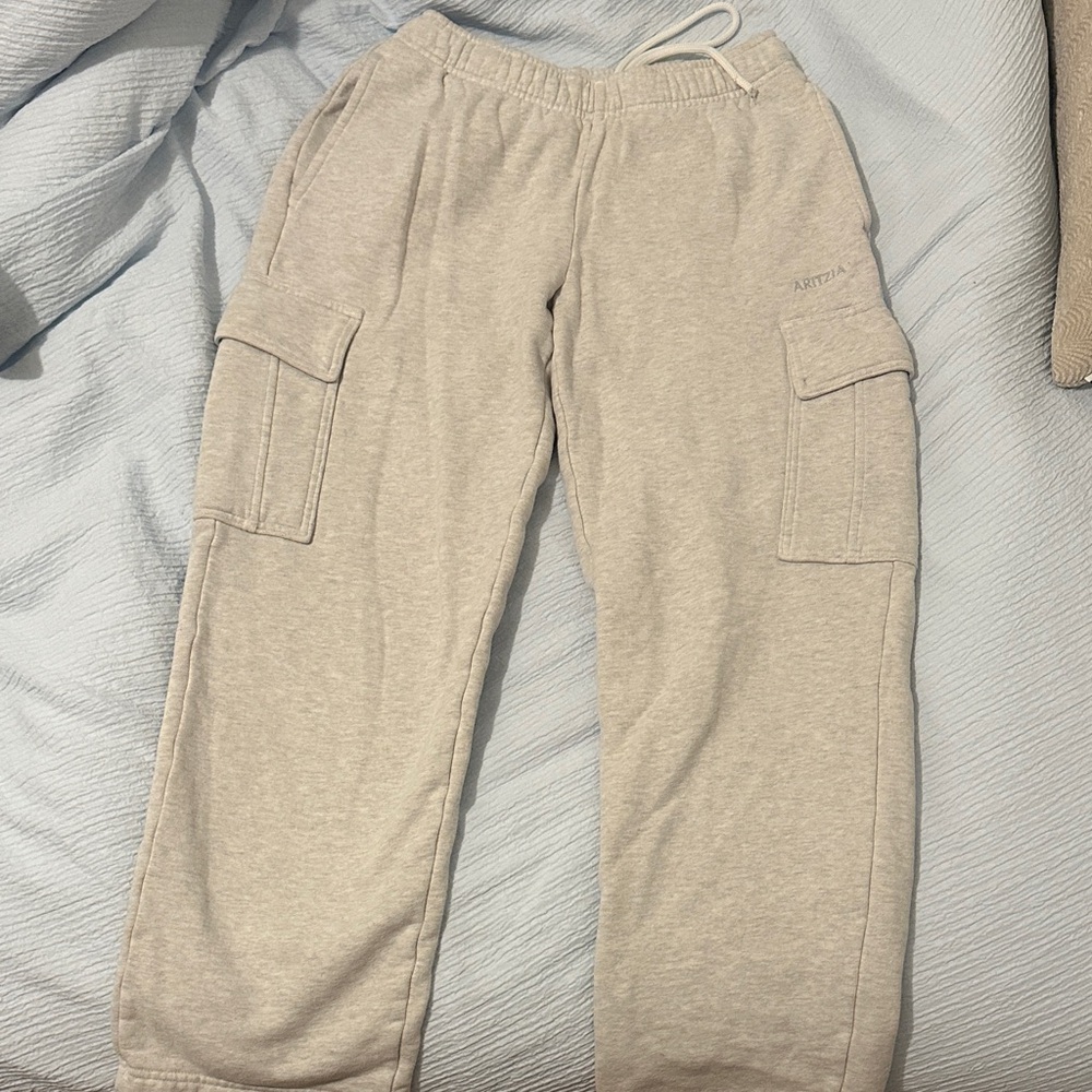 Aritzia wideleg cargo Sweatfleece Pants